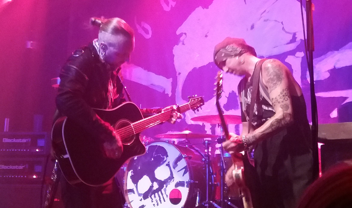 backyard babies live