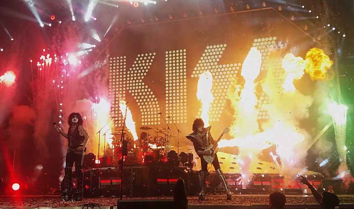 KISS sets Amsterdam on fire during End Of The Road